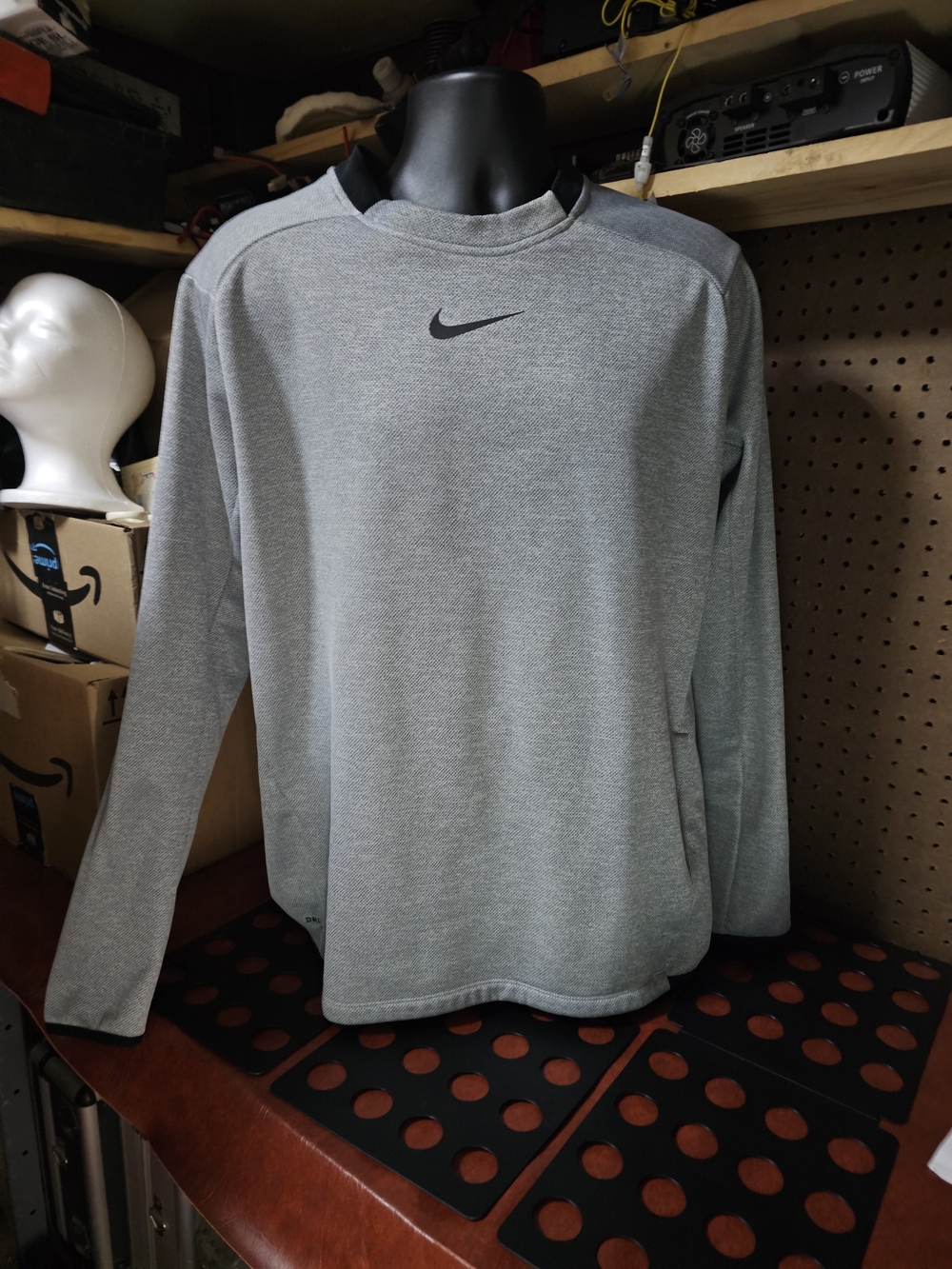 Nike Men’s Gray Long-Sleeve Performance Crew Shirt
